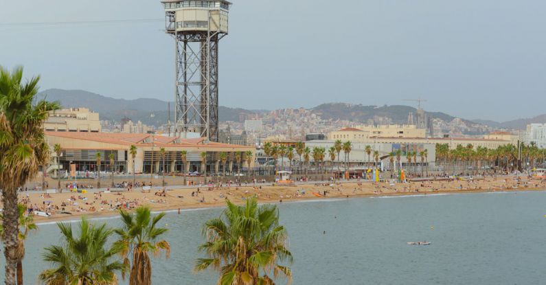 Beachfront Living - ciudad costera famosa y turistica